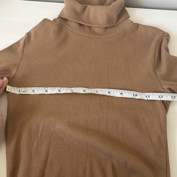 Turtleneck | Ribbed T Shirt - Picture 8 of 9